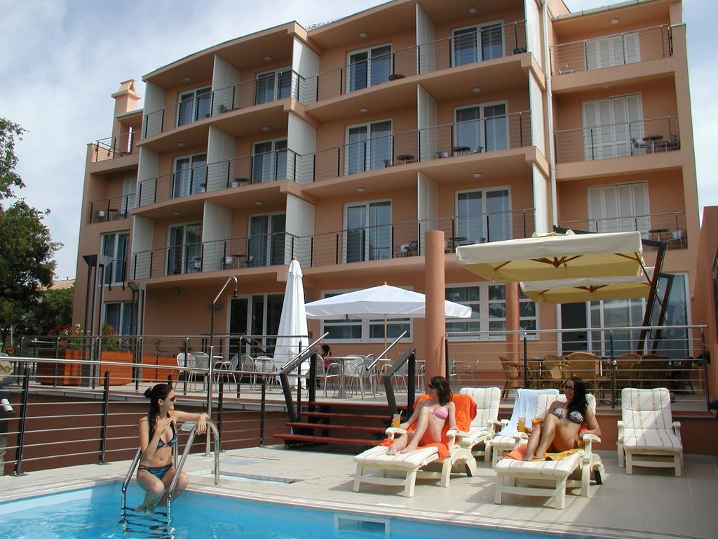 Hotel Tamaris Novi Vinodolski Exterior photo